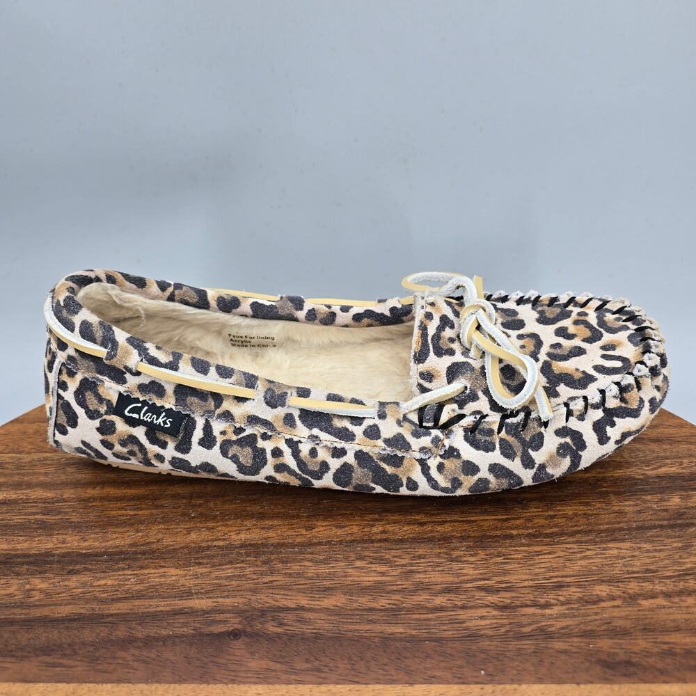 Clarks Slippers Womens 6 M Leopard Print Suede Leather Faux Fur Lined Moc Shoes